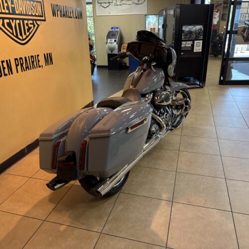 2026 Harley-Davidson® Street Glide® Dark Billiard Gray Chrome Trim thumb 0