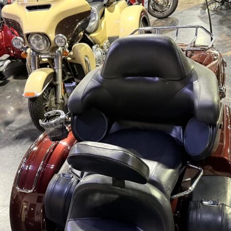 2019 Harley-Davidson® Tri Glide® Ultra thumb 2