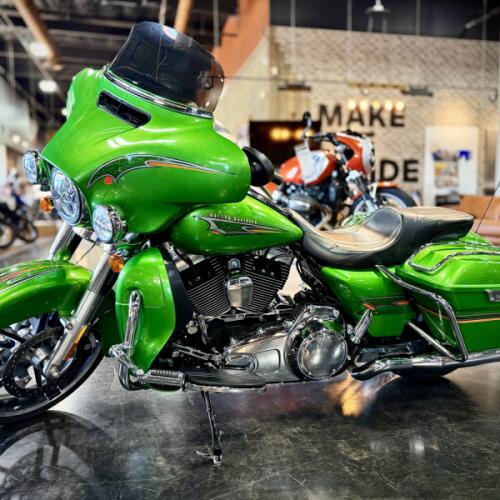 2015 Harley-Davidson® Street Glide® Custom Colour Radioactive Green thumb 2