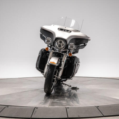 2016 HARLEY-DAVIDSON FLHTK LIMITED in Brilliant Silver/Vivid Black thumb 1