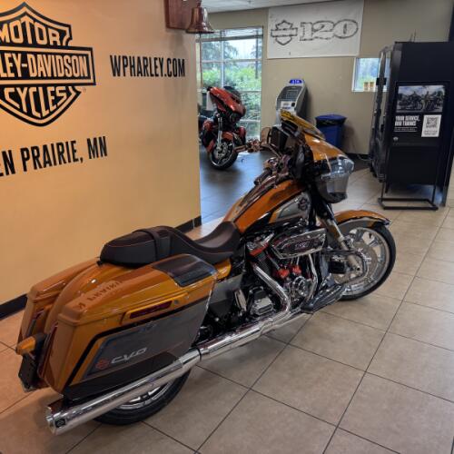 2026 Harley-Davidson® CVO Street Glide Torched Orange CVO Tri-Tone thumb 1