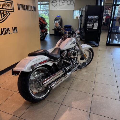 2026 Harley-Davidson® Fat Boy® White Onyx Pearl Chrome Trim thumb 0