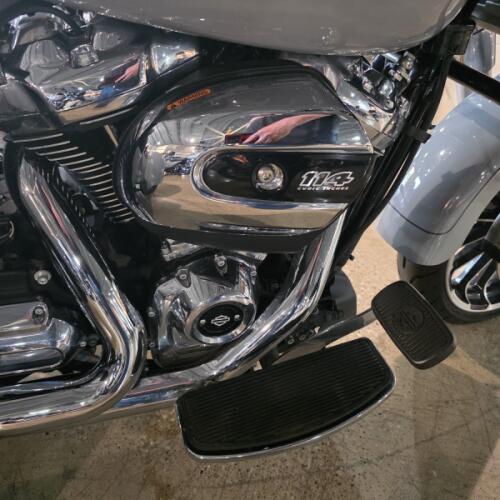 2024 Harley-Davidson® Road Glide® 3 FLTRT thumb 2