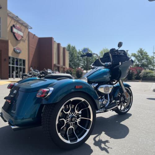2026 Harley-Davidson® FLTRT Road Glide 3 Teal Thunder thumb 2