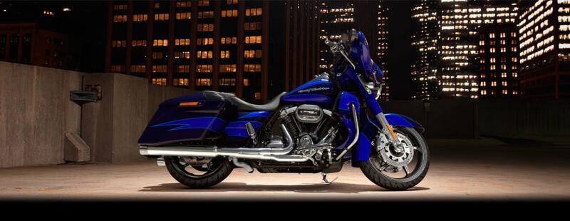 2017 Harley-Davidson® CVO™ Street Glide® Candy Cobalt/Indigo Ink with Mirror Chrome Aggressor Wheels