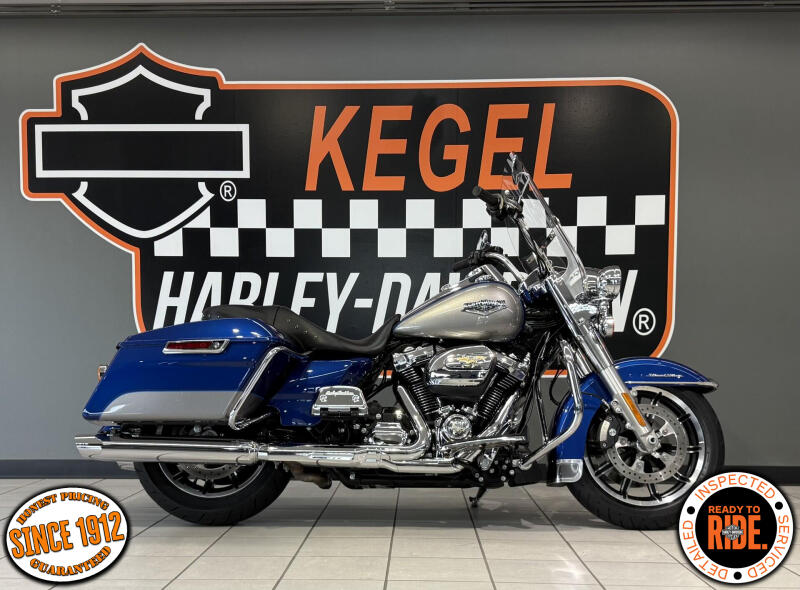2017 Harley-Davidson® Road King® Two-Tone Superior Blue/Billet Silver