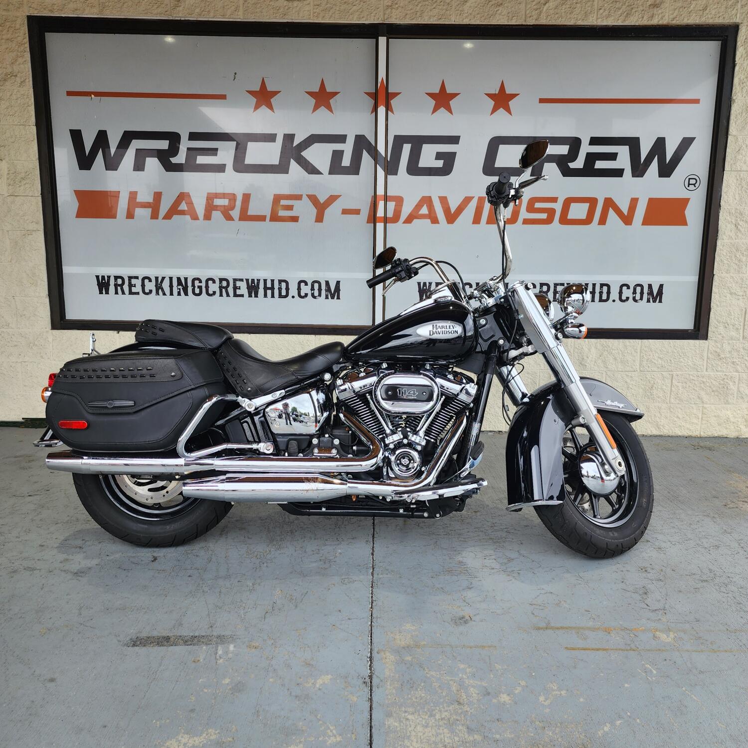 2022 Harley-Davidson® Heritage Classic 114 Vivid Black (Chrome Finish w/ Laced Wheels)