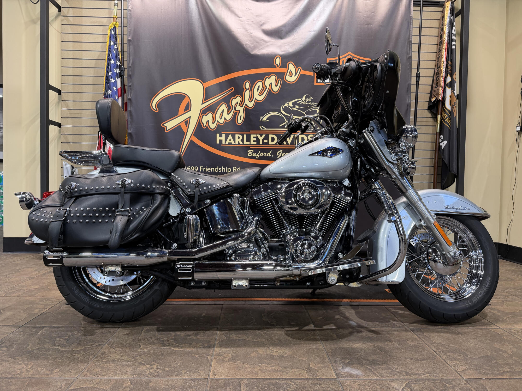 2015 Harley-Davidson® Heritage Softail® Classic 073 BRIL SILVER W/ PINSTRIP