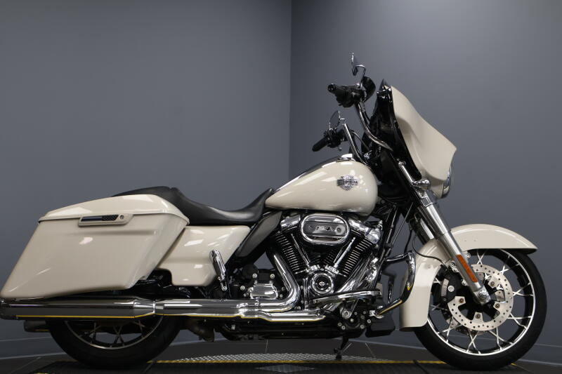 2022 Harley-Davidson® Street Glide® Special White Sand Pearl