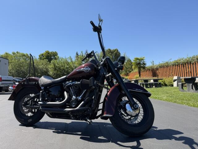 2018 Harley-Davidson® Heritage Classic Twisted Cherry