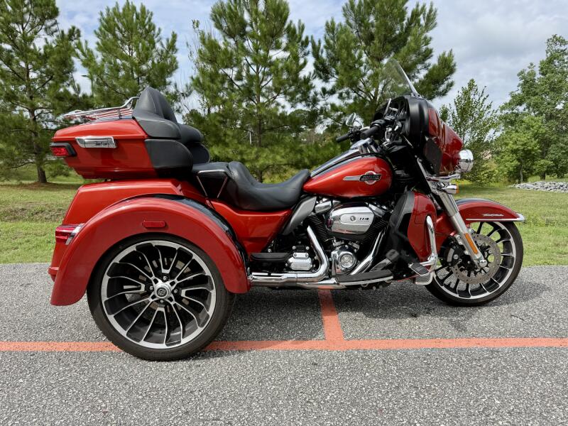 2025 Harley-Davidson Tri Glide Ultra FLHTCUTG 
