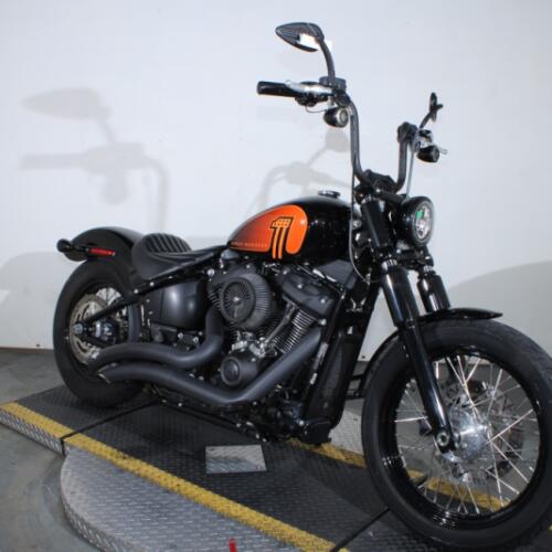 2021 Harley-Davidson Street Bob 114 Cruiser FXBBS thumb 2