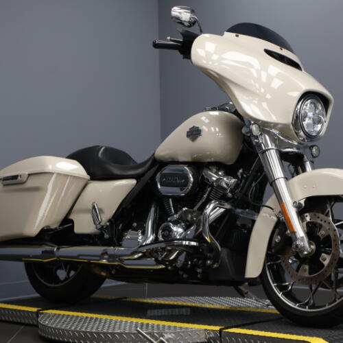 2022 Harley-Davidson® Street Glide® Special White Sand Pearl thumb 2