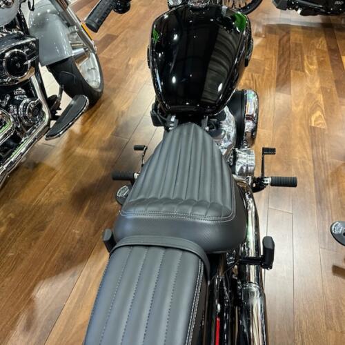 2025 Harley-Davidson Street Bob™ – Modern Bobber Style thumb 2
