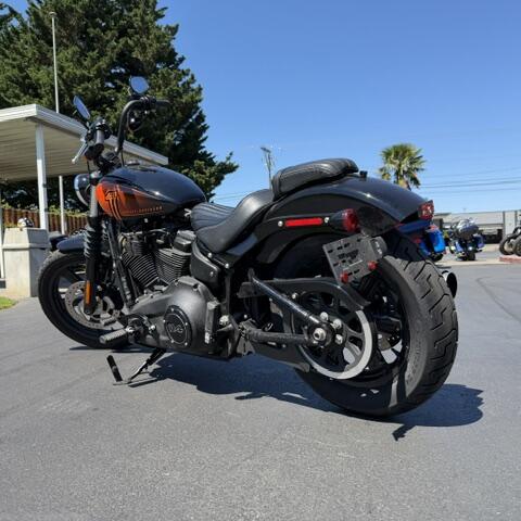 2022 Harley-Davidson® Street Bob® 114 Vivid Black thumb 0