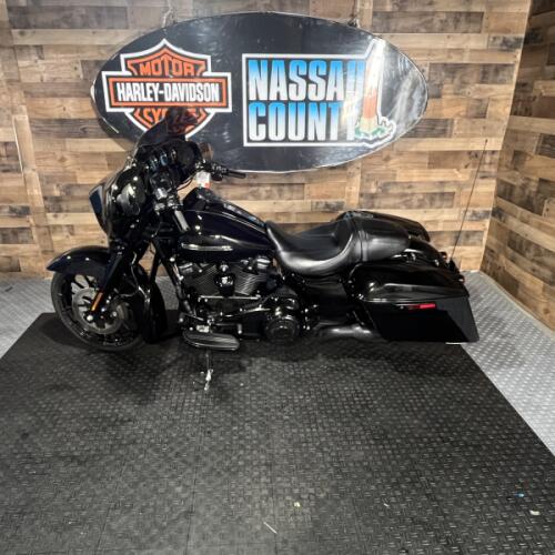2018 Harley-Davidson® Street Glide® Special Vivid Black thumb 2
