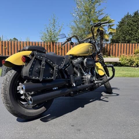2023 Harley-Davidson® Street Bob® 114 Industrial Yellow thumb 1