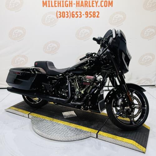 2025 Street Glide® FLHX thumb 3