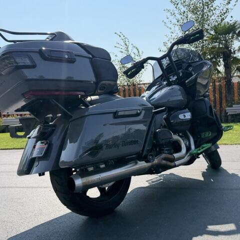 2022 Harley-Davidson® Road Glide® Limited Gunship Grey - Black Finish thumb 2