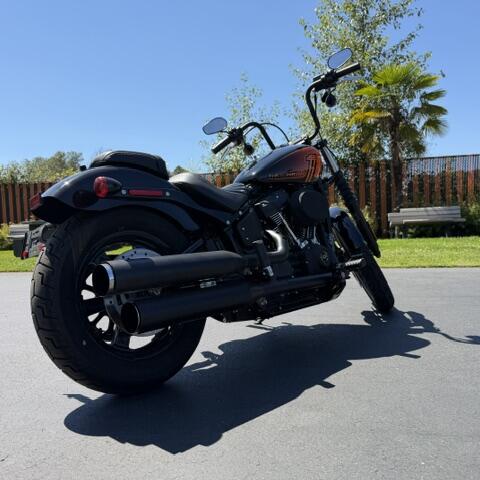 2022 Harley-Davidson® Street Bob® 114 Vivid Black thumb 2