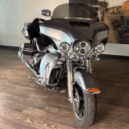 2014 Harley-Davidson® Electra Glide® Ultra Limited thumb 2