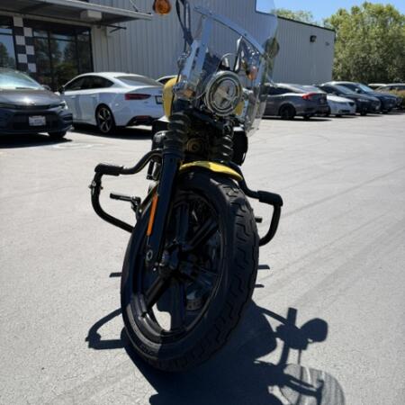 2023 Harley-Davidson® Street Bob® 114 Industrial Yellow thumb 3