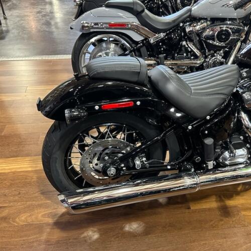 2025 Harley-Davidson Street Bob™ – Modern Bobber Style thumb 1