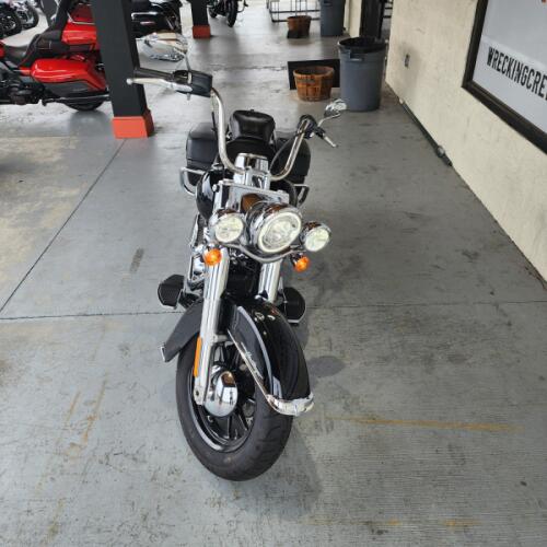 2022 Harley-Davidson® Heritage Classic 114 Vivid Black (Chrome Finish w/ Laced Wheels) thumb 3