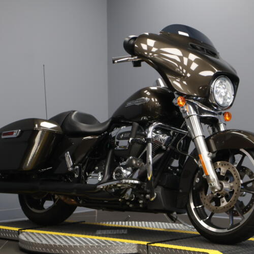 2021 Harley-Davidson® Street Glide® FLHX thumb 3