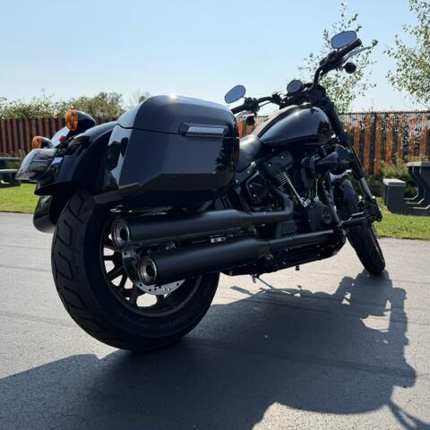 2022 Harley-Davidson® Low Rider® S Vivid Black thumb 2