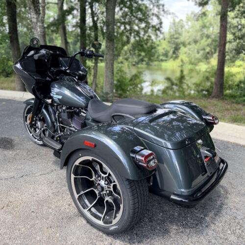 FLTRT 2026 Road Glide 3 thumb 1