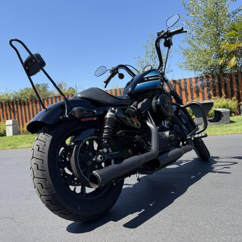 2019 Harley-Davidson® Iron 1200™ Vivid Black thumb 2