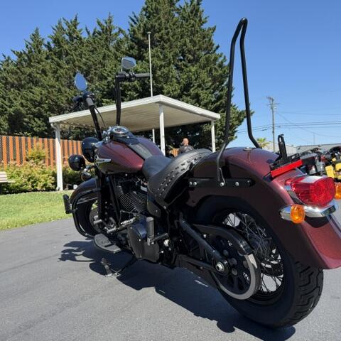 2018 Harley-Davidson® Heritage Classic Twisted Cherry thumb 2