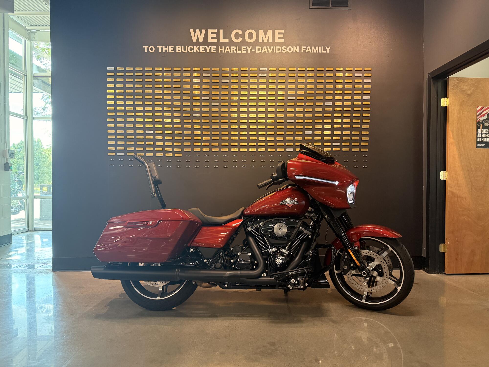 2025 Harley-Davidson® Street Glide® Whiskey Firestorm - Black Finish