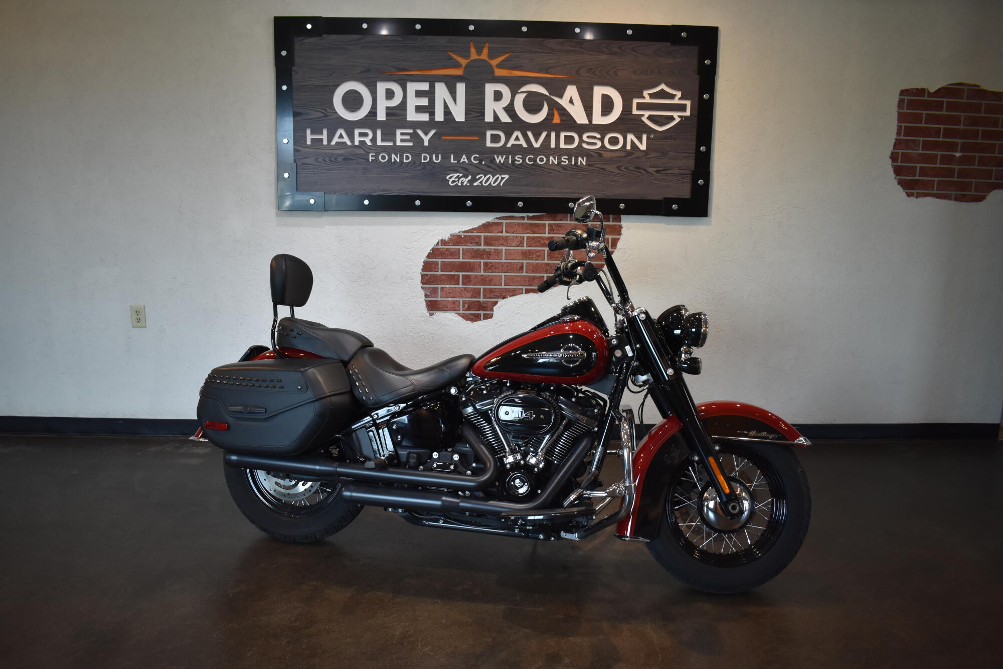 2020 Harley-Davidson® Heritage Classic 114 Billiard Red/Vivid Black