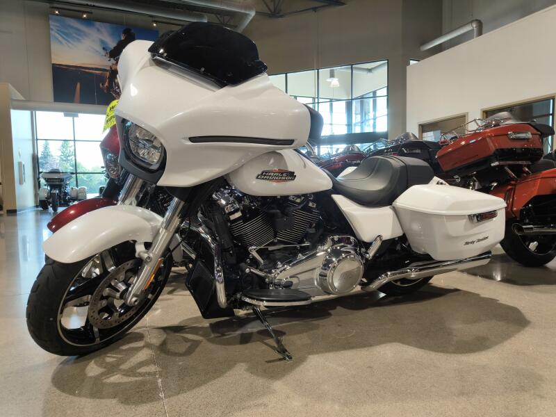 2024 Harley-Davidson® Street Glide® White Onyx Pearl