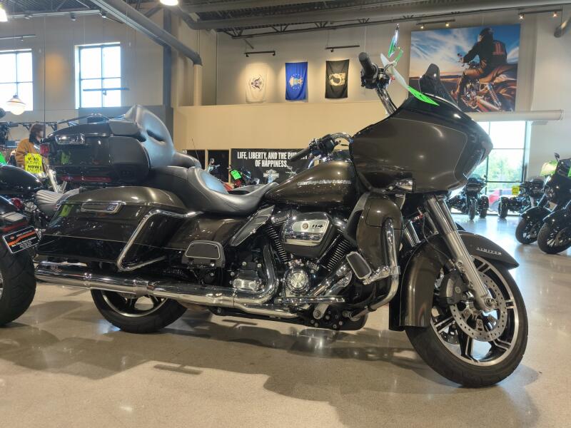 2020 Harley-Davidson® Road Glide® Limited River Rock Gray Denim - Black Finish