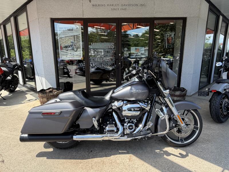 2017 HARLEY-DAVIDSON FLHXS Street Glide Special in Charcoal Denim
