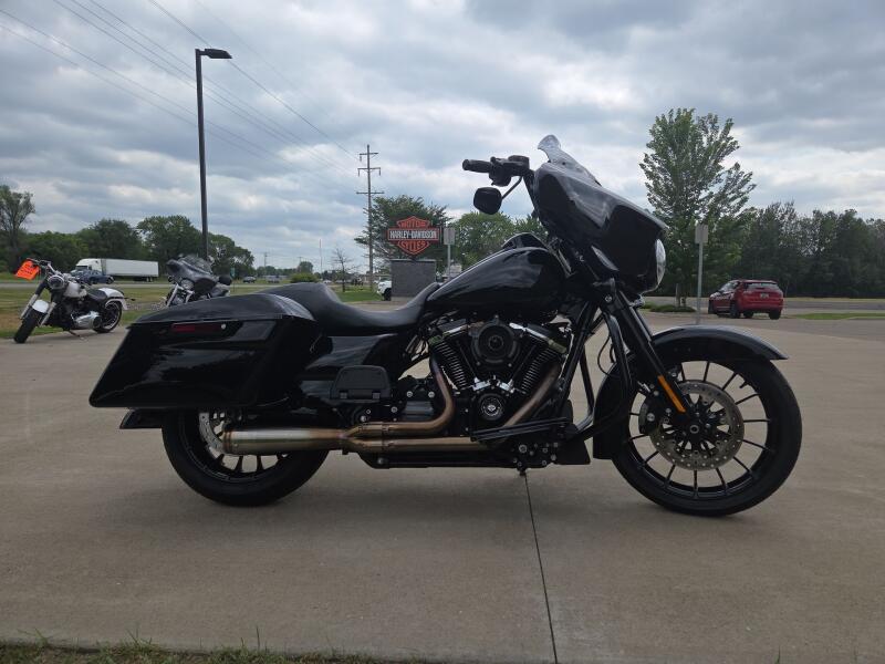2019 Harley-Davidson® Street Glide® Special Vivid Black