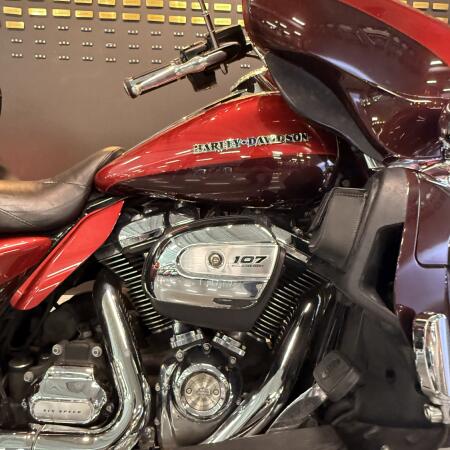 2018 Harley-Davidson® Ultra Limited Low Wicked Red/Twisted Cherry thumb 3