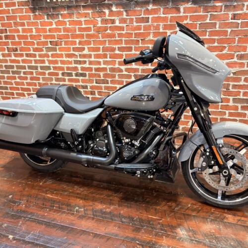 2026 Harley-Davidson® Street Glide® FLHX thumb 3