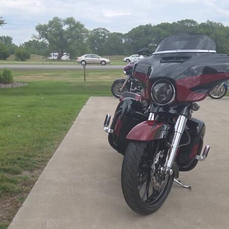 2017 Harley-Davidson® CVO™ Street Glide® Starfire Black/Atomic Red with Contrast Chrome Aggressor Wh thumb 0
