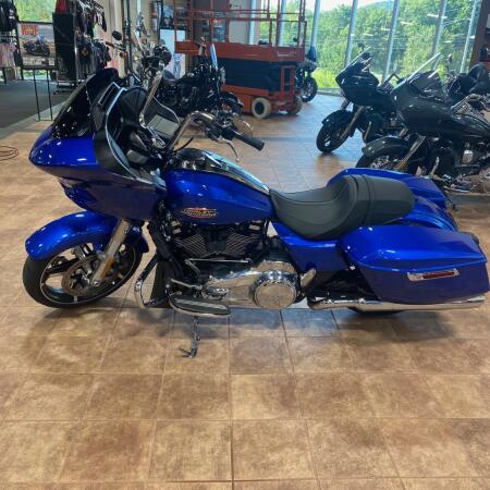 2024 Harley-Davidson® Road Glide® thumb 3