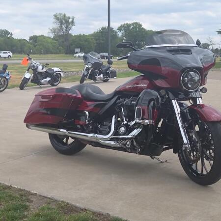 2017 Harley-Davidson® CVO™ Street Glide® Starfire Black/Atomic Red with Contrast Chrome Aggressor Wh thumb 1
