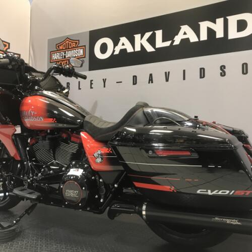 Harley-Davidson® CVO Road Glide ST 2026 thumb 2