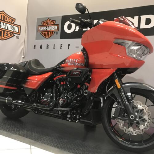 Harley-Davidson® CVO Road Glide ST 2026 thumb 3