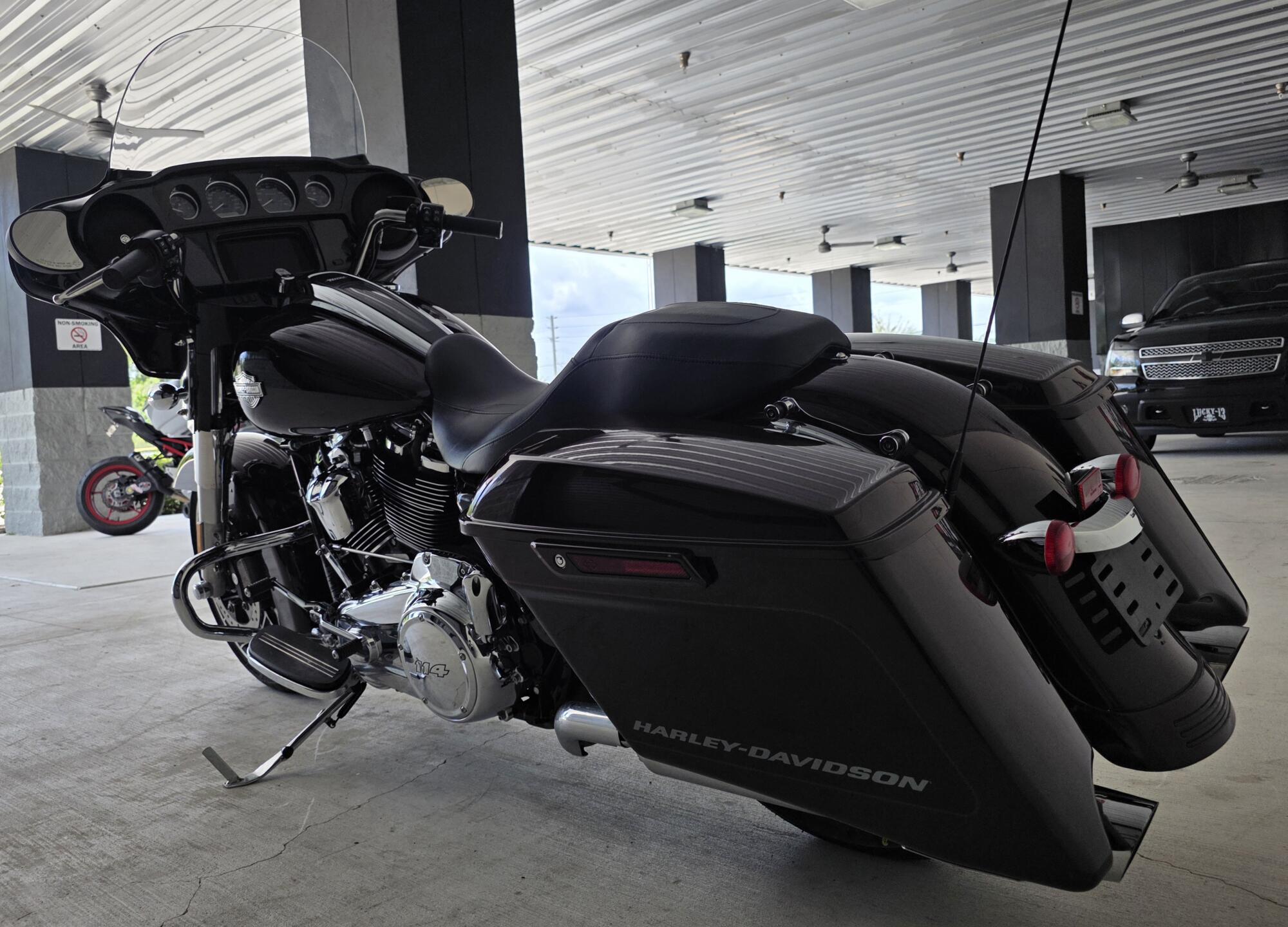 2022 Harley-Davidson® Street Glide® Special Midnight Crimson/Vivid Black, photo 9