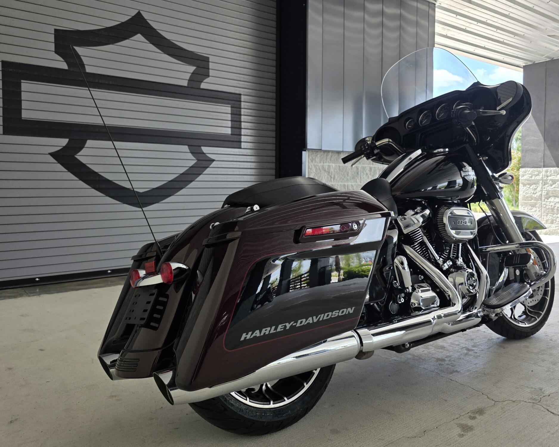 2022 Harley-Davidson® Street Glide® Special Midnight Crimson/Vivid Black, photo 8