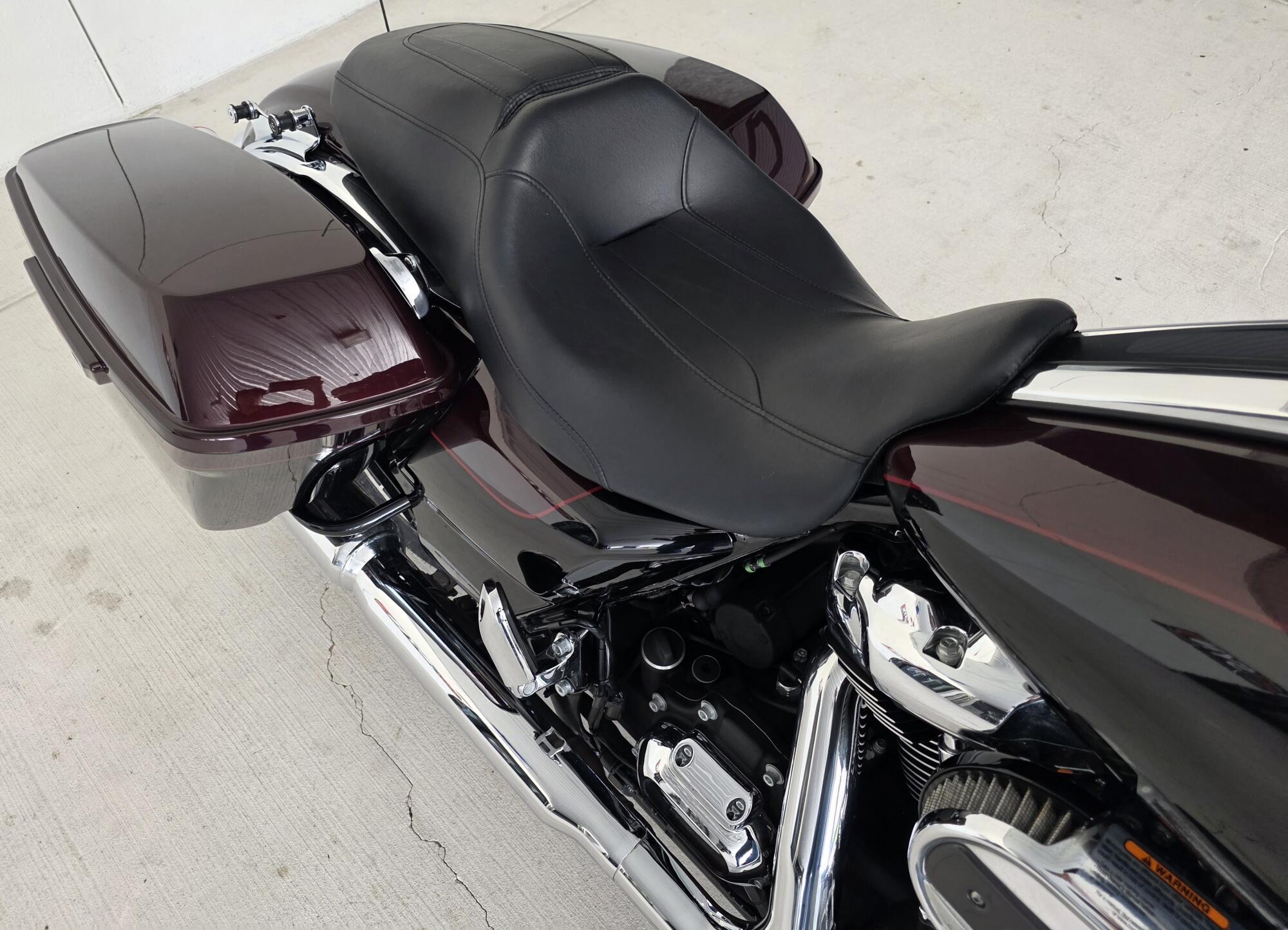 2022 Harley-Davidson® Street Glide® Special Midnight Crimson/Vivid Black, photo 6
