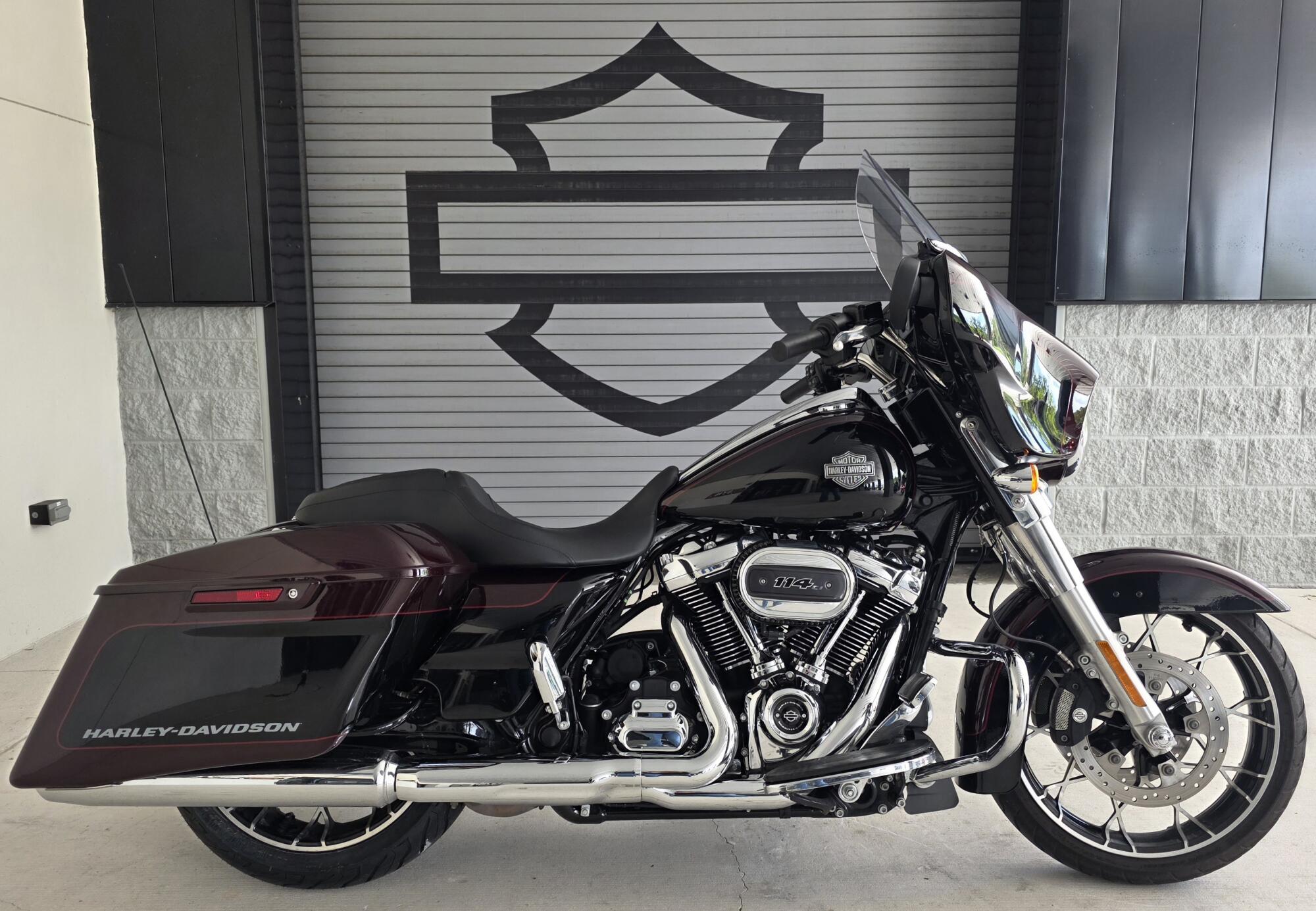 2022 Harley-Davidson® Street Glide® Special Midnight Crimson/Vivid Black